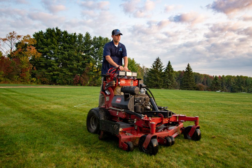 How Commercial Mowing in Brisbane Helps Businesses